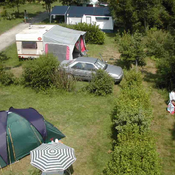 Hébergement insolite camping 3 étoiles Finistère avec piscine couverte et chauffée