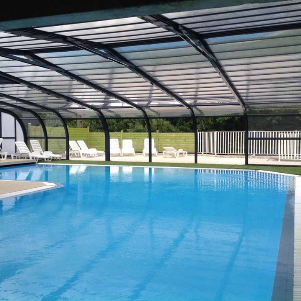 Hébergement insolite camping 3 étoiles Finistère avec piscine couverte et chauffée